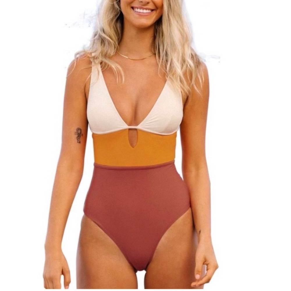 Cupshe Women's Colorblock V-Neck Keyhole One Piece Swimsuit Orange Cream NWOT L